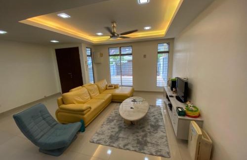 Seri Kembangan Casa | Entire Residential Home Jia Residences Bkt Serdang沙登温暖的家