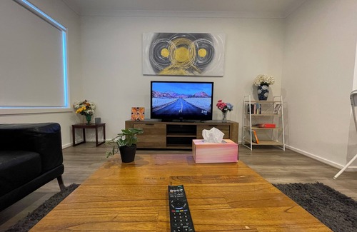 Wallan Casa | Entire Spacious Modern 5 bedroom Family friendly home in Wallan