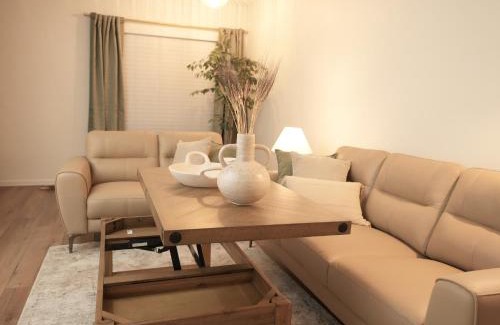 Garfield Apartamento | Entire Stylish 2-Bedroom Townhouse, Beach & Disney