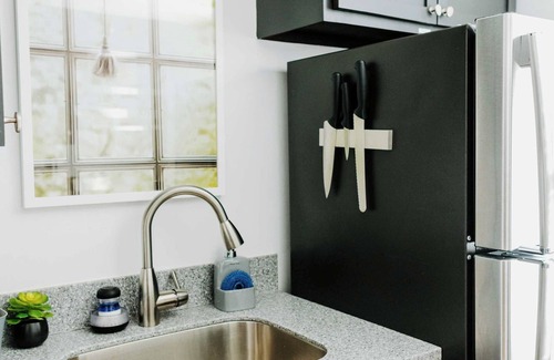 Music Row Apartamento | Entire Top Floor of Suites of the Vinyl Sleeps 16 On Music Row