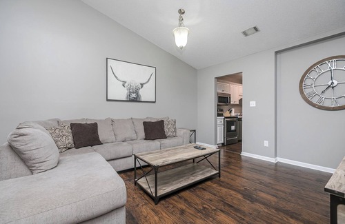 National Hills Casa | Entire Town Home on Quiet Block