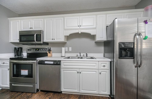 National Hills Casa | Entire Town Home on Quiet Block