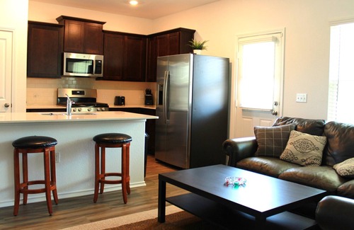 Stony Ridge North Casa | Entire Townhouse near Tesla, Airport, and Circuit of the Americas.