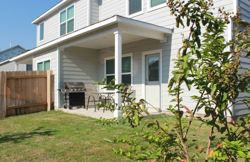 Stony Ridge North Casa | Entire Townhouse near Tesla, Airport, and Circuit of the Americas.