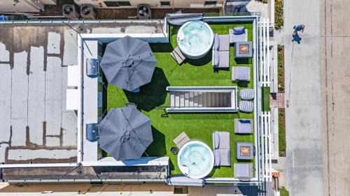 Mission Beach Casa | Entire Upper Oceanfront Masterpiece with Rooftop