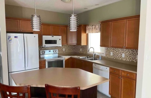 Port Elgin Casa | Entire Vacation Home with 5 Bedrooms & 3 Bathrooms