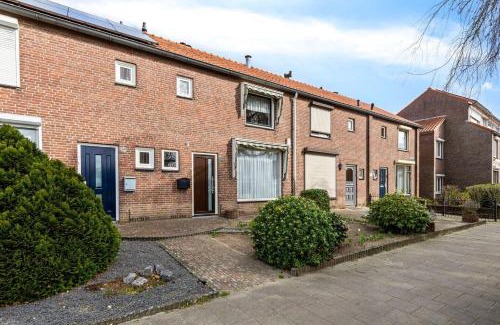 Veldhoven Apartamento | Entire Villa, free breakfast, free parking