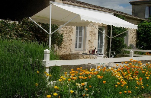 Leogeats Casa | Entre Vigne et Forêt, Gîte Pour 4 Personnes. Piscine. Animaux Acceptés