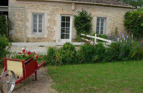 Leogeats Casa | Entre Vigne et Forêt, Gîte Pour 4 Personnes. Piscine. Animaux Acceptés