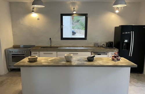 La Cadiere-d'Azur Villa | Entre vignes et pinèdes grande villa avec piscine et jacuzzi à 10 mins de la mer