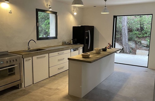 La Cadiere-d'Azur Villa | Entre vignes et pinèdes grande villa avec piscine et jacuzzi à 10 mins de la mer