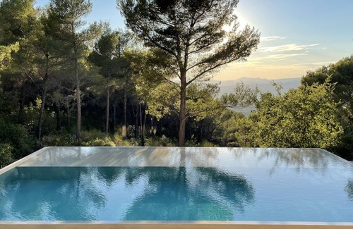 La Cadiere-d'Azur Villa | Entre vignes et pinèdes grande villa avec piscine et jacuzzi à 10 mins de la mer