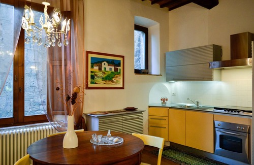 Pitigliano Apartamento | Entorno para el descanso, ideal para parejas amantes de la naturaleza.