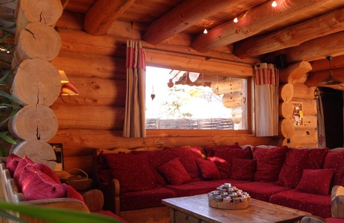 Superbolquere Chalet De Esquí | Les Artigues: encantador chalet de troncos naturales