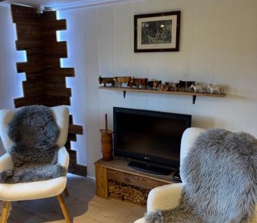 Frutigen Apartamento | Enzian 4 Zi Ferienwohnung in Landhaus