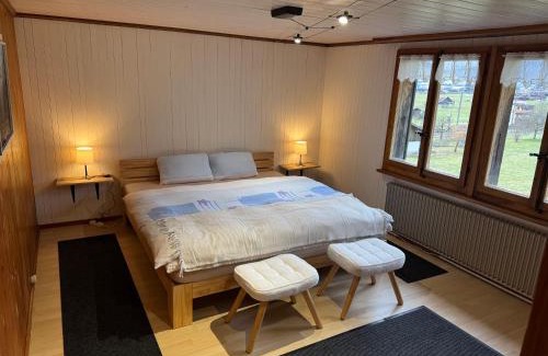 Frutigen Apartamento | Enzian 4 Zi Ferienwohnung in Landhaus