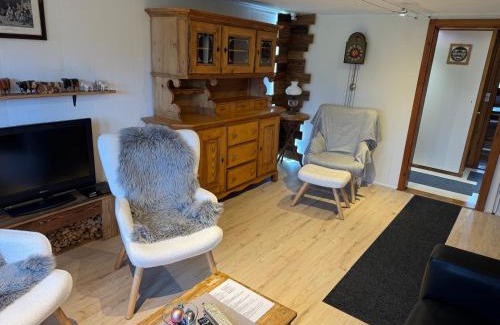 Frutigen Apartamento | Enzian 4 Zi Ferienwohnung in Landhaus