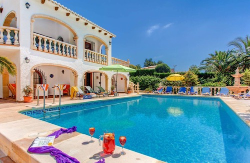 Mar Azul Villa | Enzo is a large imposing 5-bedroom villa. With a large private pool (12m x 6m)