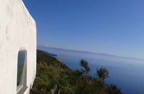 Monte Gallina Cabaña | Eolie Getaway Relájese al atardecerTrekking Amantes de la naturaleza Sauna Piscina privada Bañera de hidromasaje