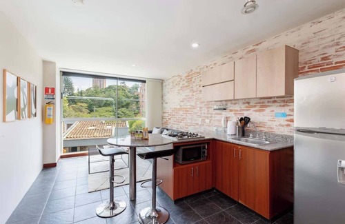 Las Lomas I Apartamento | |EP| Comfy Unit w/Rooftop Pool, Gym, Views, Desk
