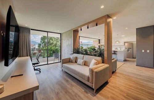 Lalinde Apartamento | |EP| Spacious Apt W/Desk, Balcony, pool/ Views
