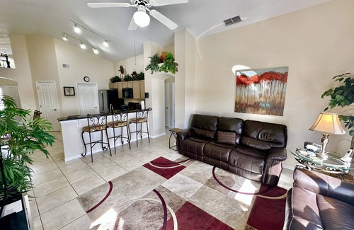 Eagle Pointe South Villa | EP1015SEL - 4 bedrooms - 8 guests pool home on a lake