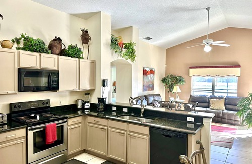 Eagle Pointe South Villa | EP1015SEL - 4 bedrooms - 8 guests pool home on a lake