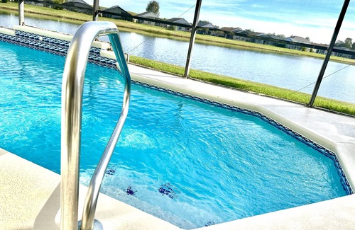 Eagle Pointe South Villa | EP1015SEL - 4 bedrooms - 8 guests pool home on a lake