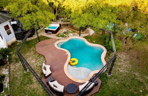 Crownridge of Texas Casa | Epic Family Escape: Custom 9-Hole Putt Putt, Pickleball, Pool, Near Six Flags