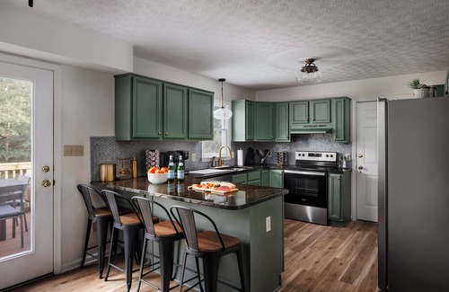 Massanutten Casa | Epic Family Stay - 40' Putting Green, Theater, Hot Tub, Sauna