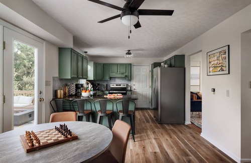 Massanutten Casa | Epic Family Stay - 40' Putting Green, Theater, Hot Tub, Sauna