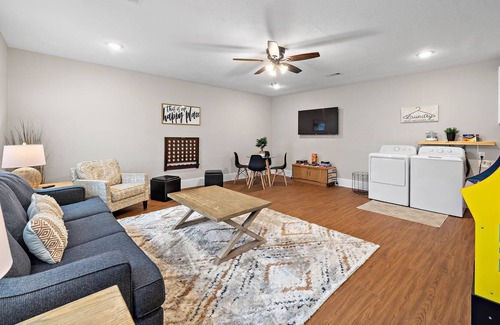 Pasadena Casa | ⭐️ 🌟⭐️ 🌟 🌟🏠 Epic Game Room WIFI ❤️ Covered Back Patio 🏠 Smart TV's every room Fu