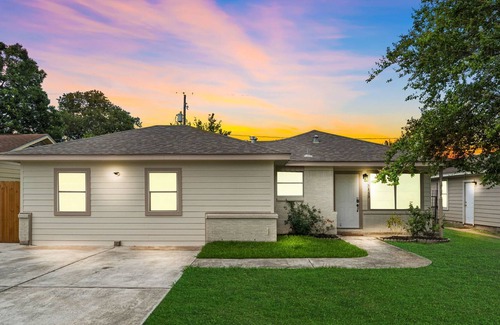 Pasadena Casa | ⭐️ 🌟⭐️ 🌟 🌟🏠 Epic Game Room WIFI ❤️ Covered Back Patio 🏠 Smart TV's every room Fu
