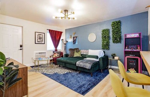 Las Vegas Casa | Epic Group Haven: 5 Suites, Sleeps 34, Near Strip