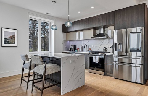Chicago Apartamento | Epic Lake Views Await You - You Will WANT to Wake up Early for the Sunrise by AllSet Turnover