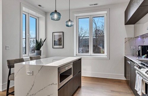 Chicago Apartamento | Epic Lake Views Await You - You Will WANT to Wake up Early for the Sunrise by AllSet Turnover