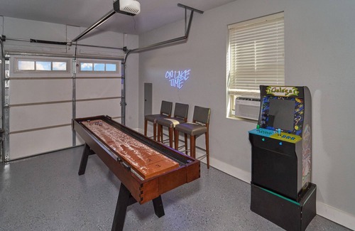 Sevierville Cabaña | Epic Mountain Retreat – Game Room, Fire Pit, Pool