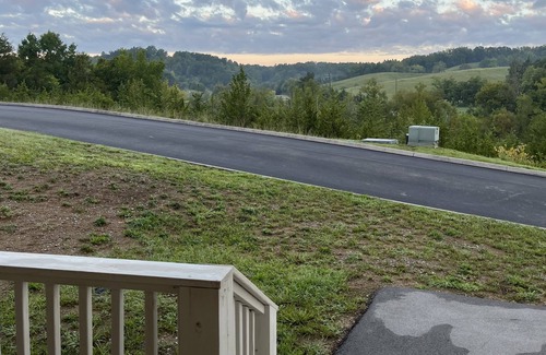 Sevierville Cabaña | Epic Mountain Retreat – Game Room, Fire Pit, Pool