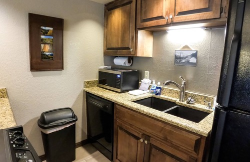 Purgatory Condominio | Epic Mountain Views! 2 Miles North of Purgatory! Heated Pool !