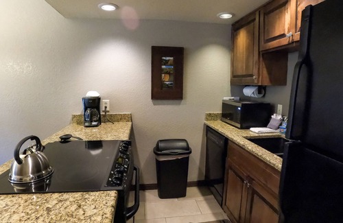 Purgatory Condominio | Epic Mountain Views! 2 Miles North of Purgatory! Heated Pool !
