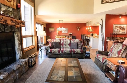 Purgatory Condominio | Epic Mountain Views! End Unit! 2 Miles North of Purgatory! Heated Pool !