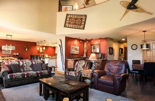 Purgatory Condominio | Epic Mountain Views! End Unit! 2 Miles North of Purgatory! Heated Pool !