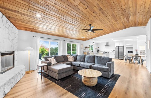 North Hilltop Casa | Epic Mt. Lassen Views | Private Luxury Getaway