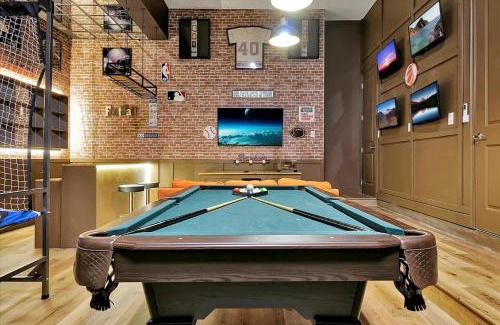 Florida Central Atlantic Coast Casa | Epic Orlando Mansion-Pool-Game Room-Theater-2