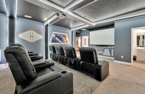 Florida Central Atlantic Coast Casa | Epic Orlando Mansion-Pool-Game Room-Theater-2
