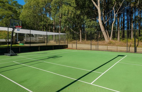 Trafalgar East Casa | Epic Retreat with Pool, Sauna, Cinema, Firepit & More – Sleeps 28