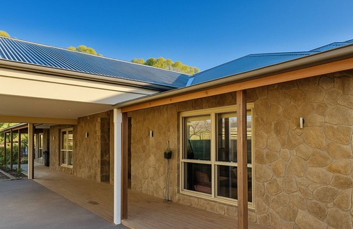 Trafalgar East Casa | Epic Retreat with Pool, Sauna, Cinema, Firepit & More – Sleeps 28