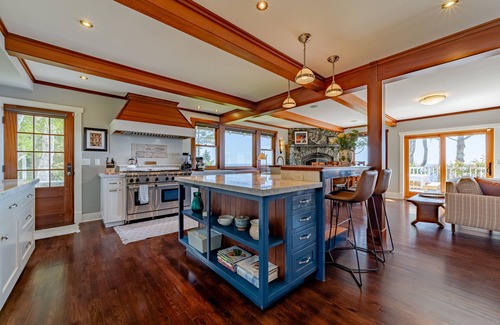 Trinidad Casa | Epic view on ocean bluff, pickleball, park-like yard, fast WiFi, Craftsman home