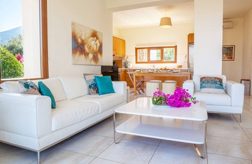 Melissopetra Villa | Villa Epidavros Terreno con piscina privada.