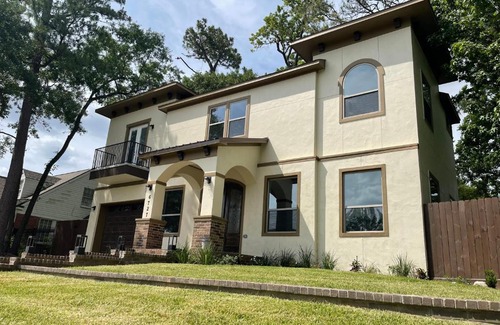 Lawndale/ Wayside Casa | EPIK Home at Medical Center - Required minimum 31 days stay